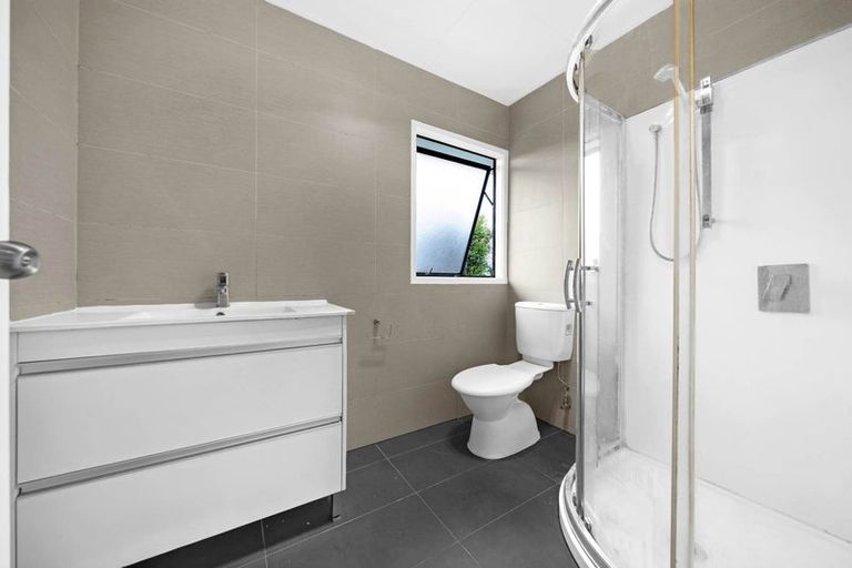 Photo of property in 26 Lambrown Drive, Totara Vale, Auckland, 0629