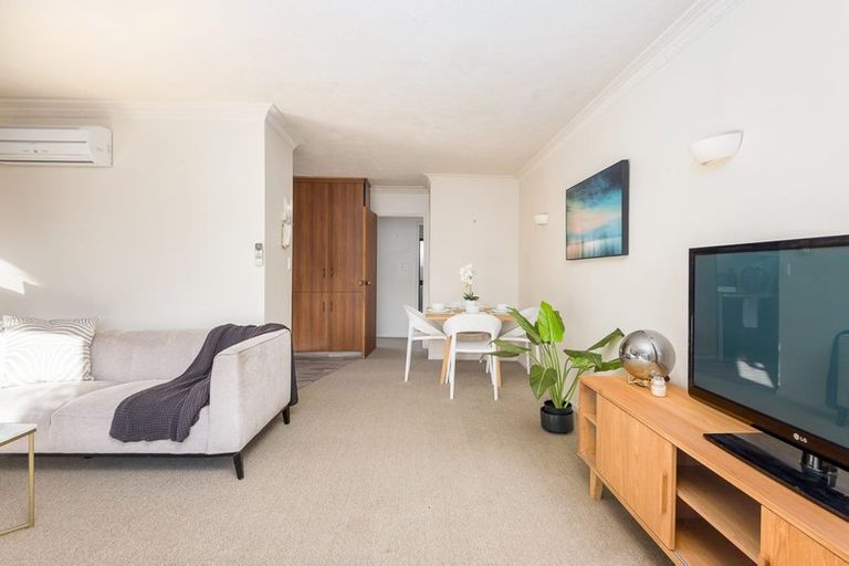 Photo of property in 2/26 Mauger Drive, Heathcote Valley, Christchurch, 8022