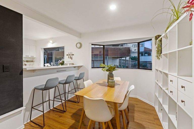 Photo of property in 22 Redfern Lane, Glenfield, Auckland, 0629