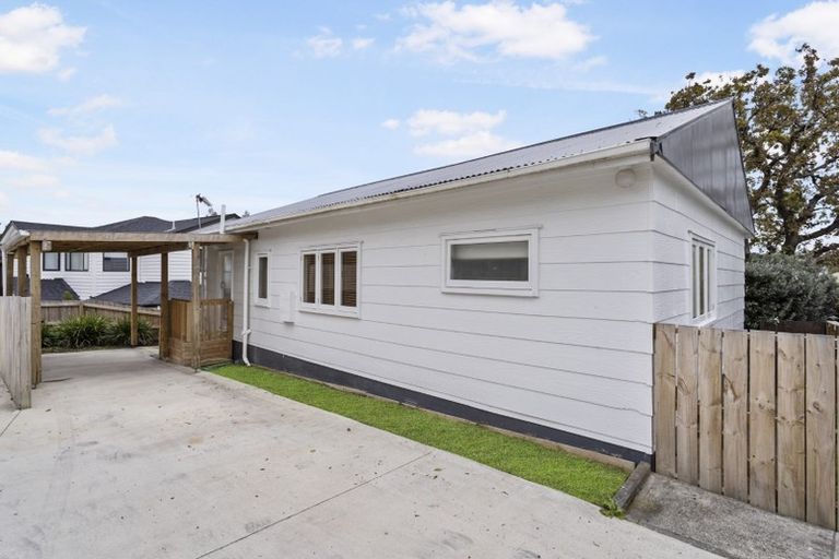 Photo of property in 88 Kelman Road, Kelston, Auckland, 0602