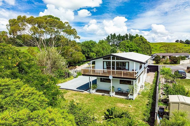 Photo of property in 4 Skelton Crescent, Paparoa, 0571