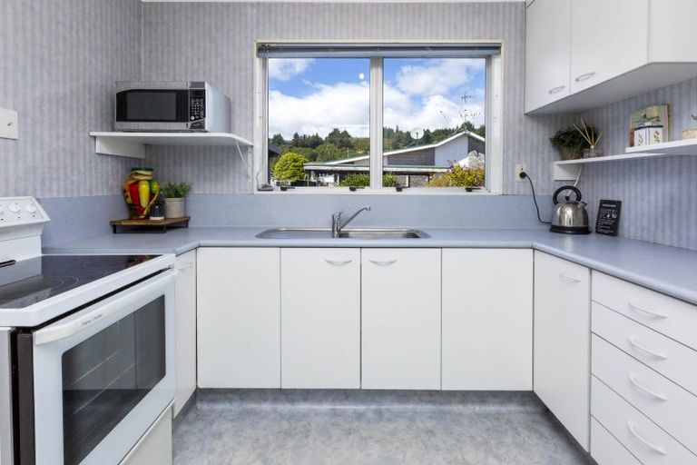 Photo of property in 8a Cederholm Grove, Brown Owl, Upper Hutt, 5018