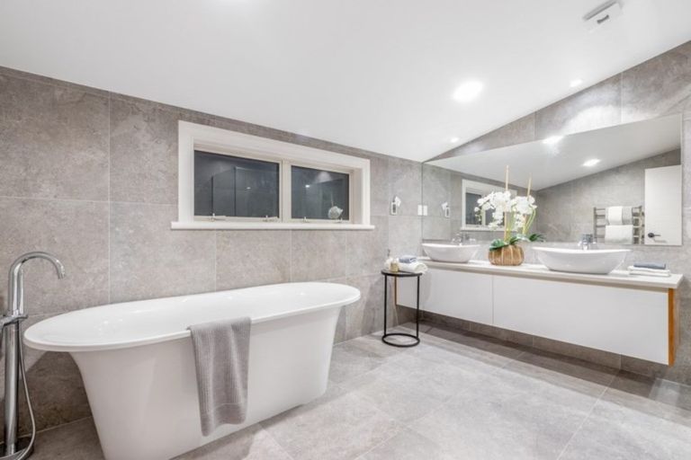 Photo of property in 51 Blacks Road, Greenhithe, Auckland, 0632