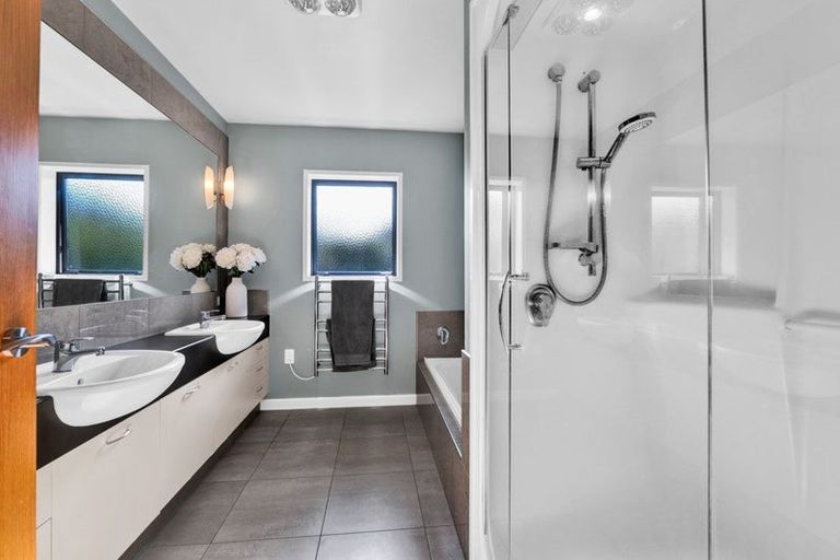 Photo of property in 5-7 Adam Lile Drive, Highlands Park, New Plymouth, 4312