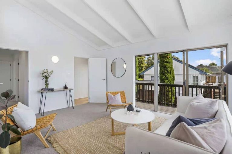 Photo of property in 1/125 Forrest Hill Road, Forrest Hill, Auckland, 0620