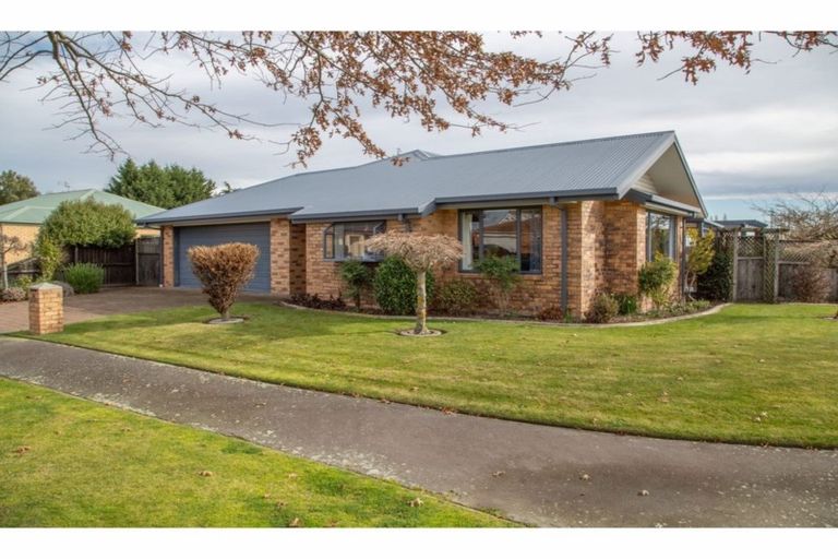 Photo of property in 16 Riegler Place, Belfast, Christchurch, 8051