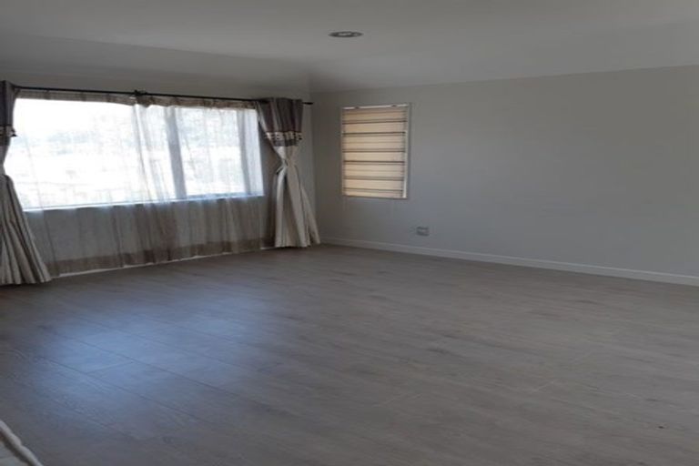 Photo of property in 102 Tamahere Drive, Glenfield, Auckland, 0629