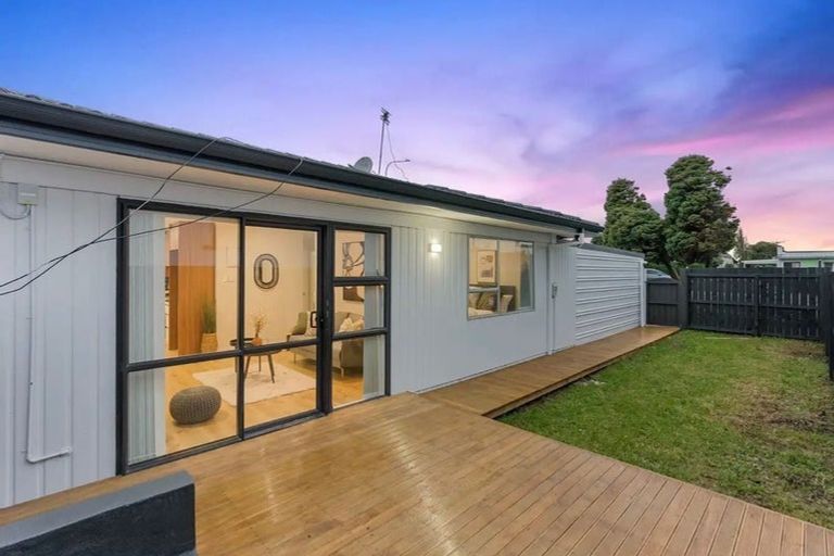 Photo of property in 1/735 Massey Road, Mangere, Auckland, 2022