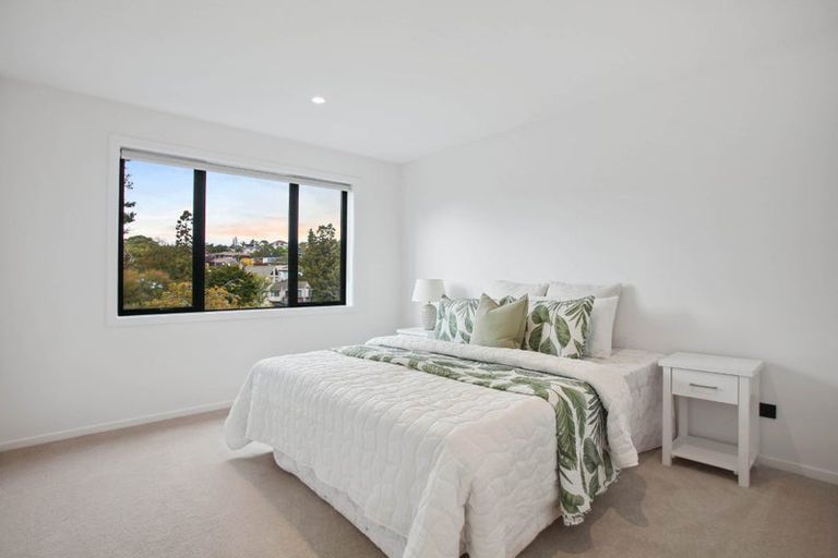 Photo of property in 28a Oliver Twist Avenue, Mellons Bay, Auckland, 2014