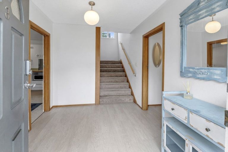 Photo of property in 2/3 Pohutukawa Avenue, Shelly Park, Auckland, 2014