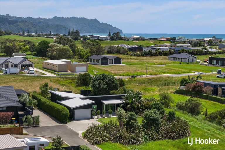 Photo of property in 22 Surfers Avenue, Waihi Beach, 3611