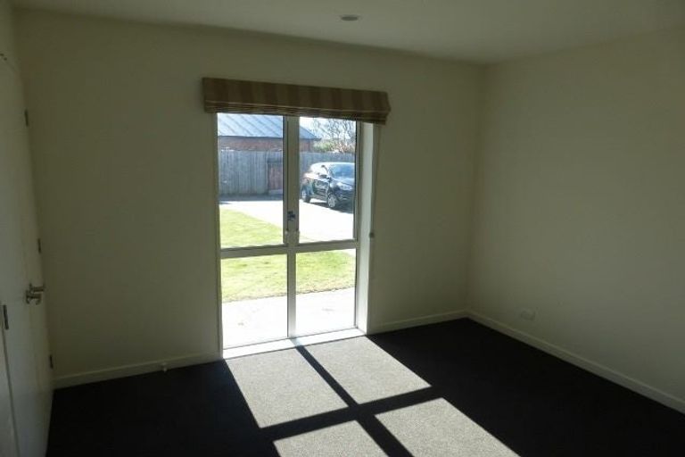 Photo of property in 25 Mataroa Place, Parklands, Christchurch, 8083