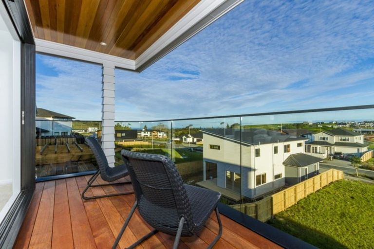 Photo of property in 19 Tawatawa Street, Long Bay, Auckland, 0630