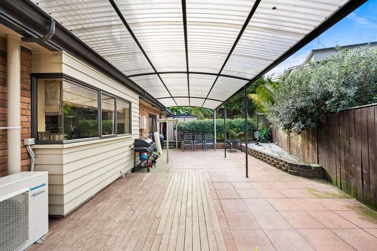 Photo of property in 1 Seresin Crescent, Flat Bush, Auckland, 2016