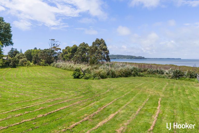 Photo of property in 61 Athenree Road, Athenree, 3177