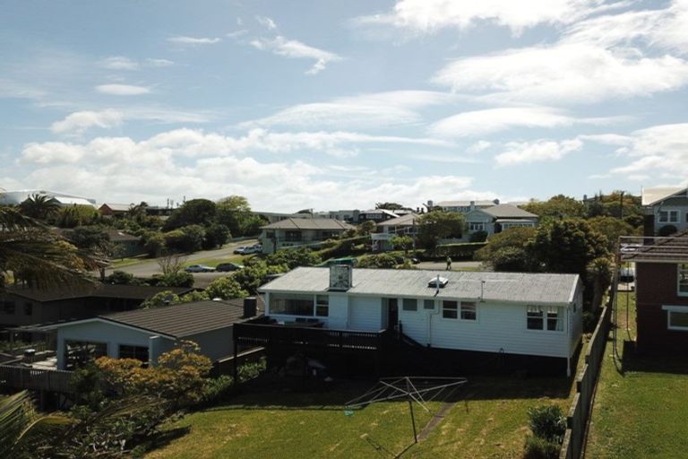 Photo of property in 24 Palmerston Road, Birkenhead, Auckland, 0626