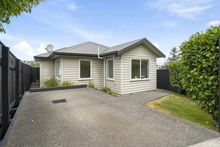 Photo of property in 15 Monowai Road, Johnsonville, Wellington, 6037