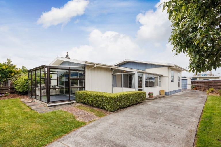 Photo of property in 22 Palliser Place, Milson, Palmerston North, 4414