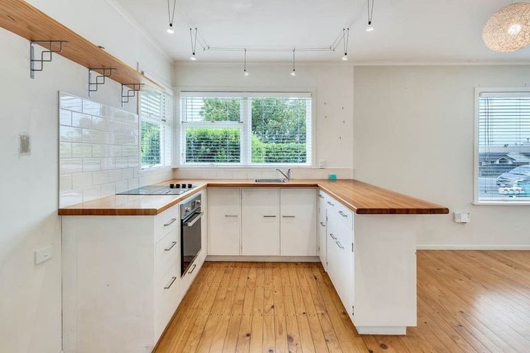 Photo of property in 1/29 Wainui Avenue, Point Chevalier, Auckland, 1022