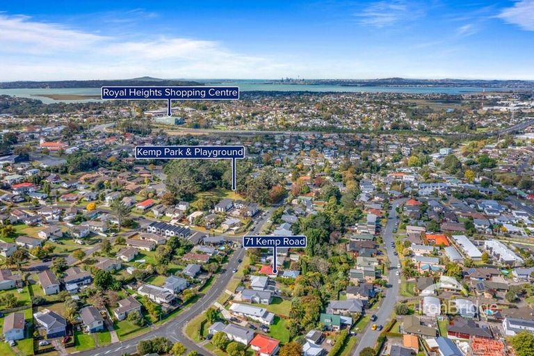 Photo of property in 71 Kemp Road, Massey, Auckland, 0614