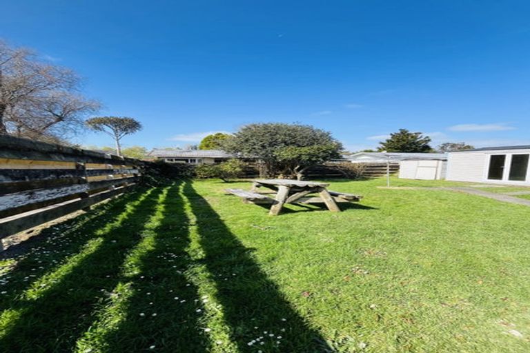 Photo of property in 17 Bayside Avenue, Te Atatu Peninsula, Auckland, 0610