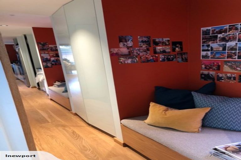 Photo of property in 2a Kiwi Esplanade, Mangere Bridge, Auckland, 2022