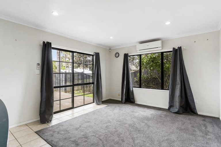 Photo of property in 27 Lothian Brae, Wattle Downs, Auckland, 2103