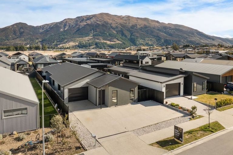 Photo of property in 10 Waddell Street, Lake Hawea, 9382