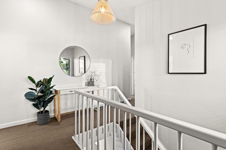 Photo of property in 9 Busby Hill, Havelock North, 4130