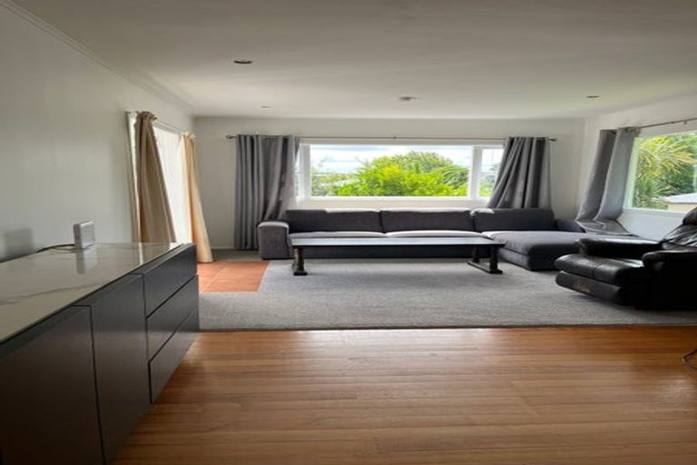 Photo of property in 33 Amberley Avenue, Te Atatu South, Auckland, 0610