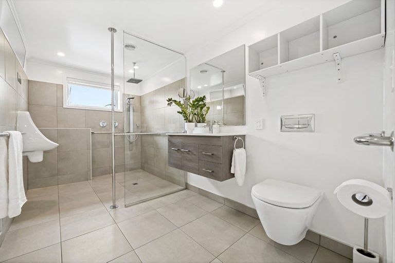 Photo of property in 21 Eric Farley Drive, Kumeu, 0810