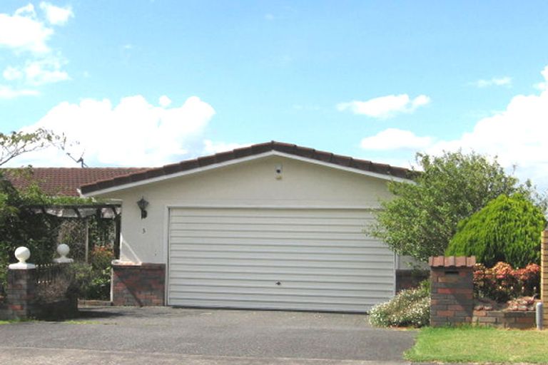 Photo of property in 3 Whiting Grove, West Harbour, Auckland, 0618