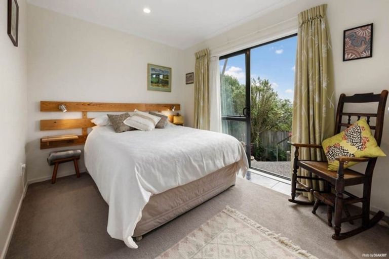 Photo of property in 4 Jelas Road, Red Beach, 0932