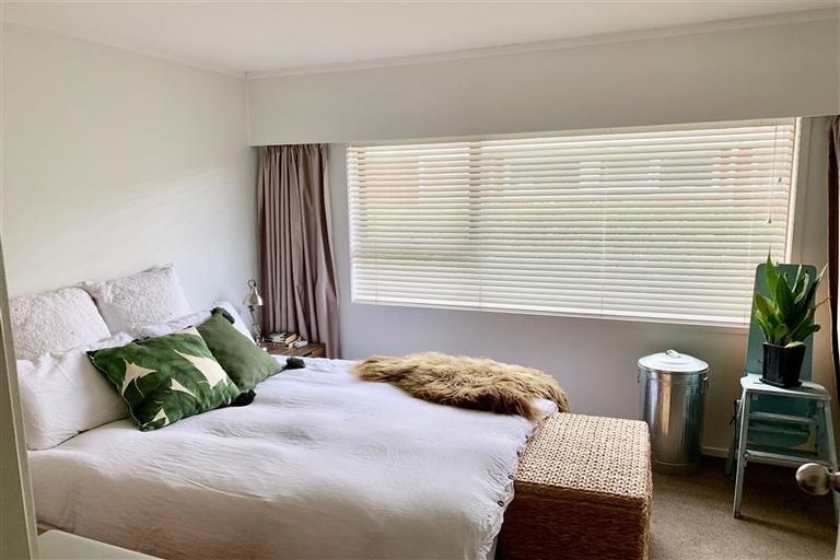 Photo of property in 27 Wainui Avenue, Point Chevalier, Auckland, 1022