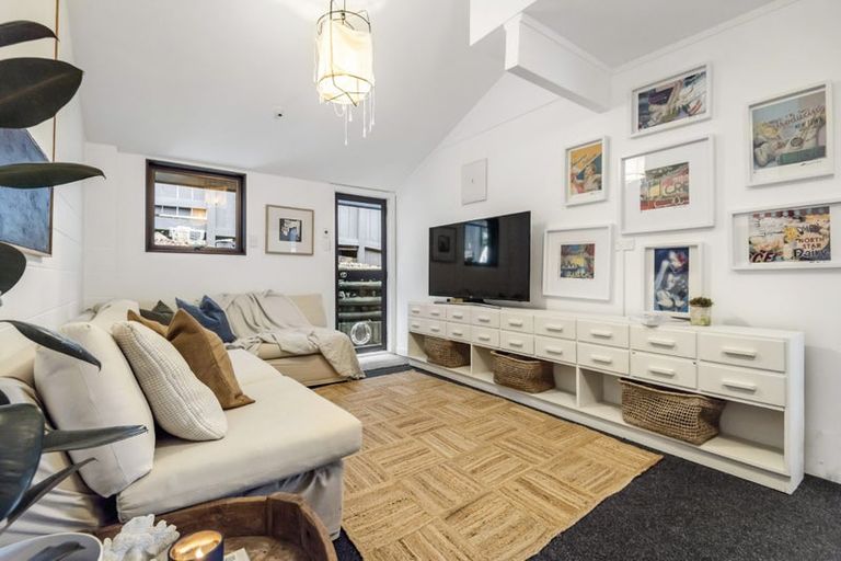 Photo of property in 1/92 Victoria Road, Devonport, Auckland, 0624