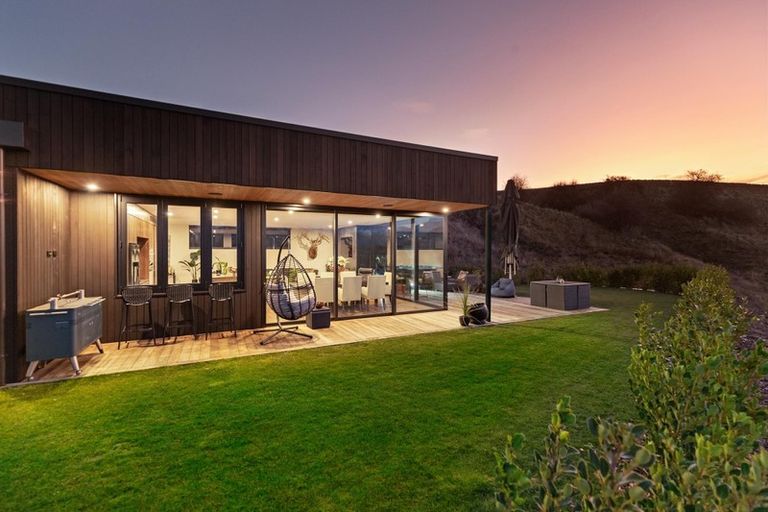 Photo of property in 2 Alpine Avenue, Lake Hayes, Queenstown, 9304