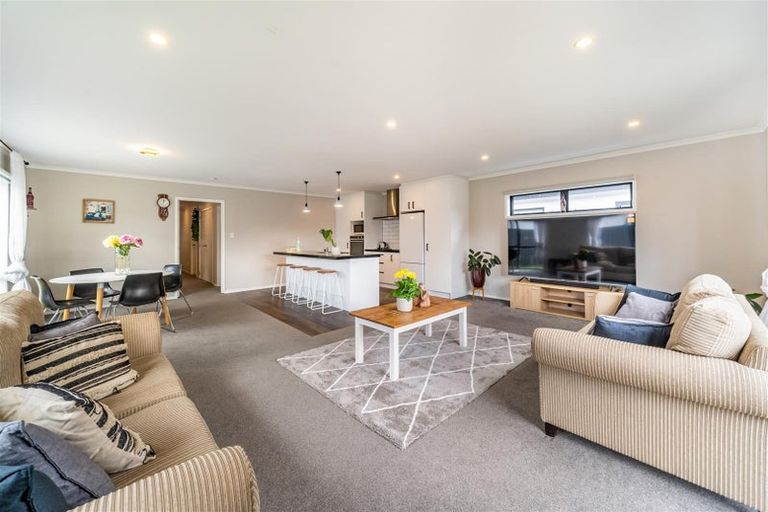 Photo of property in 36 Te Kaeaea Crescent, Wallaceville, Upper Hutt, 5018