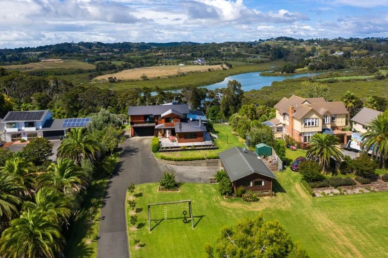 Photo of property in 143 Whangaparaoa Road, Red Beach, 0932