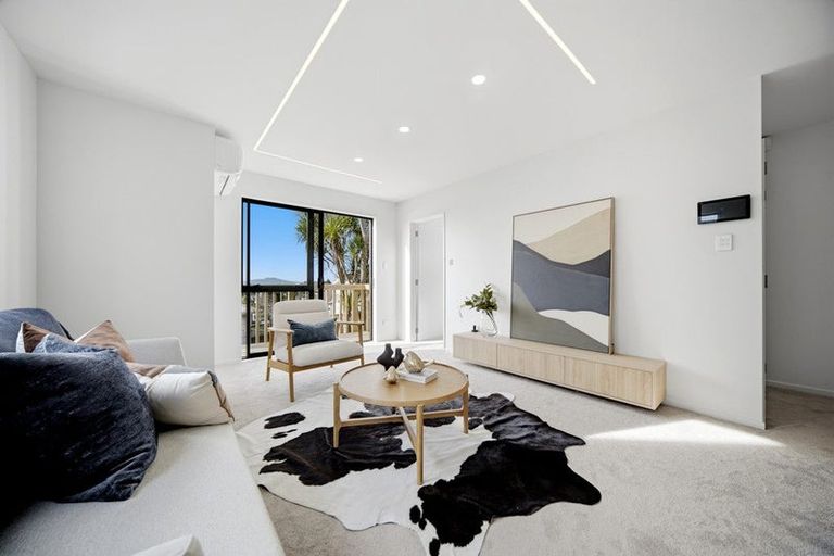 Photo of property in 10 Tusac Place, Totara Vale, Auckland, 0627
