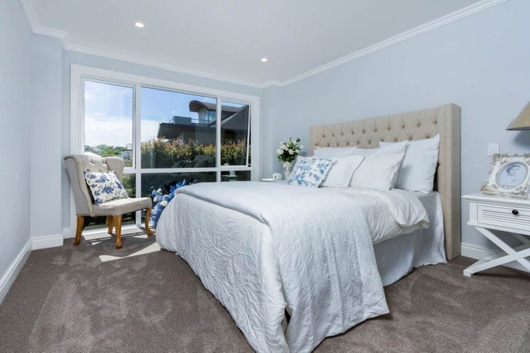 Photo of property in 7b Garadice Road, Rothesay Bay, Auckland, 0630