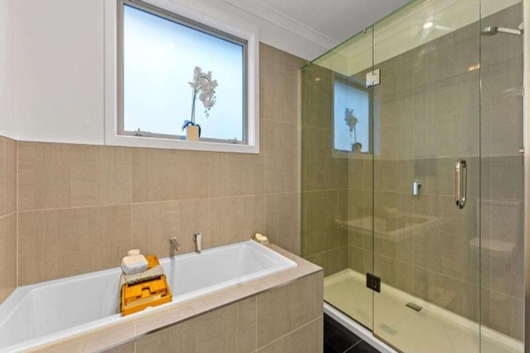 Photo of property in 1 Cilliers Drive, Silverdale, 0932