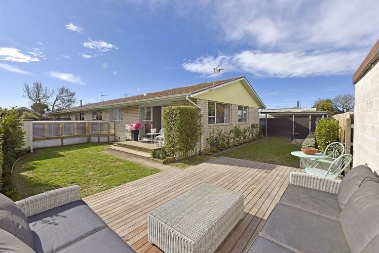 Photo of property in 3/9a Avonhead Road, Avonhead, Christchurch, 8042