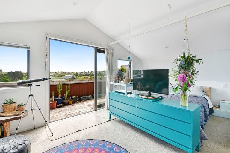 Photo of property in 12a Matai Road, Stanmore Bay, Whangaparaoa, 0932