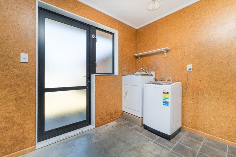 Photo of property in 15 Orlando Way, Kelvin Grove, Palmerston North, 4414