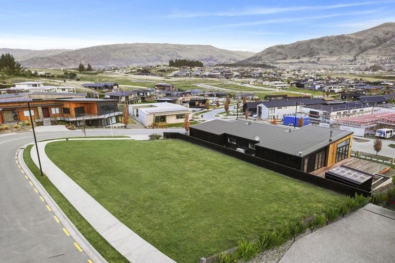 Photo of property in 3 Akitu Rise, Wanaka, 9305