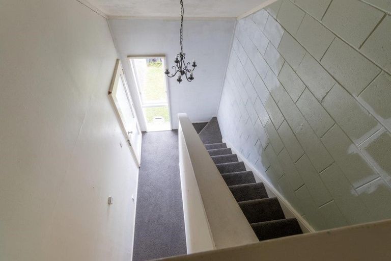 Photo of property in 17b Colchester Crescent, Newlands, Wellington, 6037