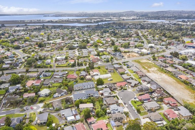 Photo of property in 14 Edgewood Way, Henderson, Auckland, 0612