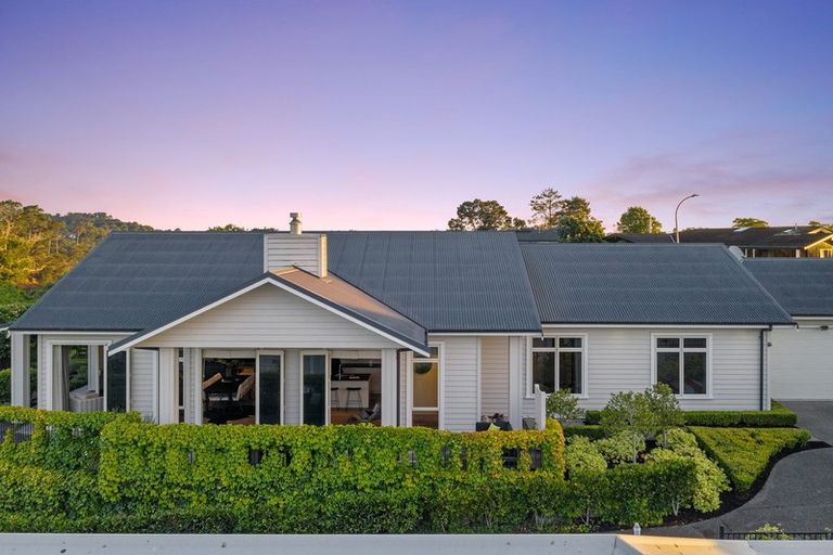 Photo of property in 6 York Terrace, Riverhead, 0820