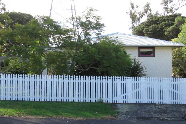 Photo of property in 78 Glen Marine Parade, Glendene, Auckland, 0602