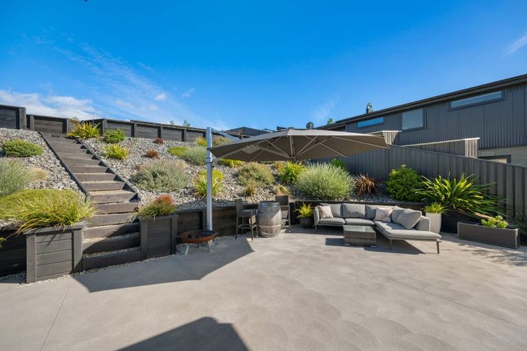 Photo of property in 71 Stratford Drive, Mount Pisa, Cromwell, 9383